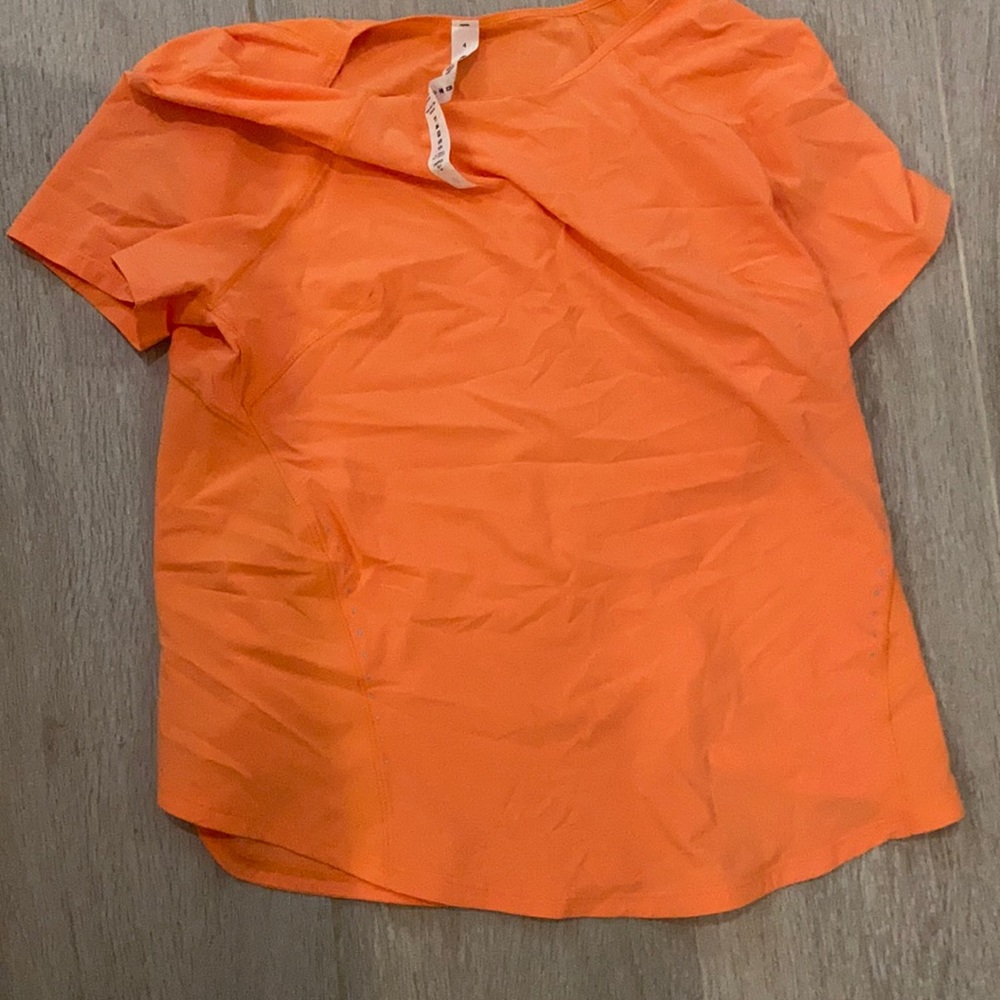 Lululemon t shirt
